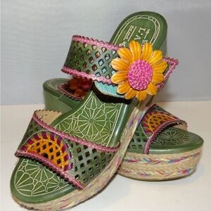 Spring Step L’artiste Wedge Sandals Tooled Leather Art to Wear LIKE NEW Sz 41